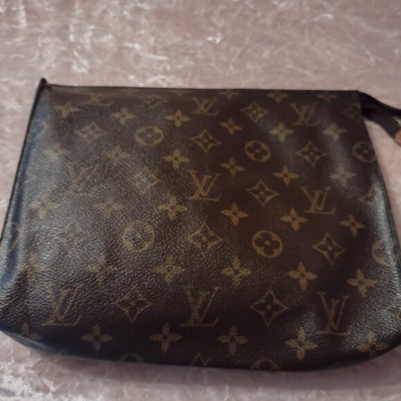 Authentic Louis Vuitton large cosmetic bag - Picture 1 of 9